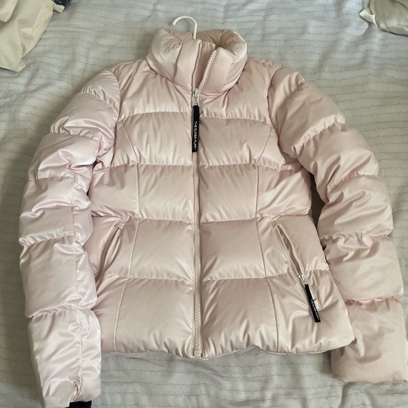 Aritzia Jackets & Blazers - Aritzia Super Snug Super Puffer Jacket Liquid Shine in Mochi Pink Size S